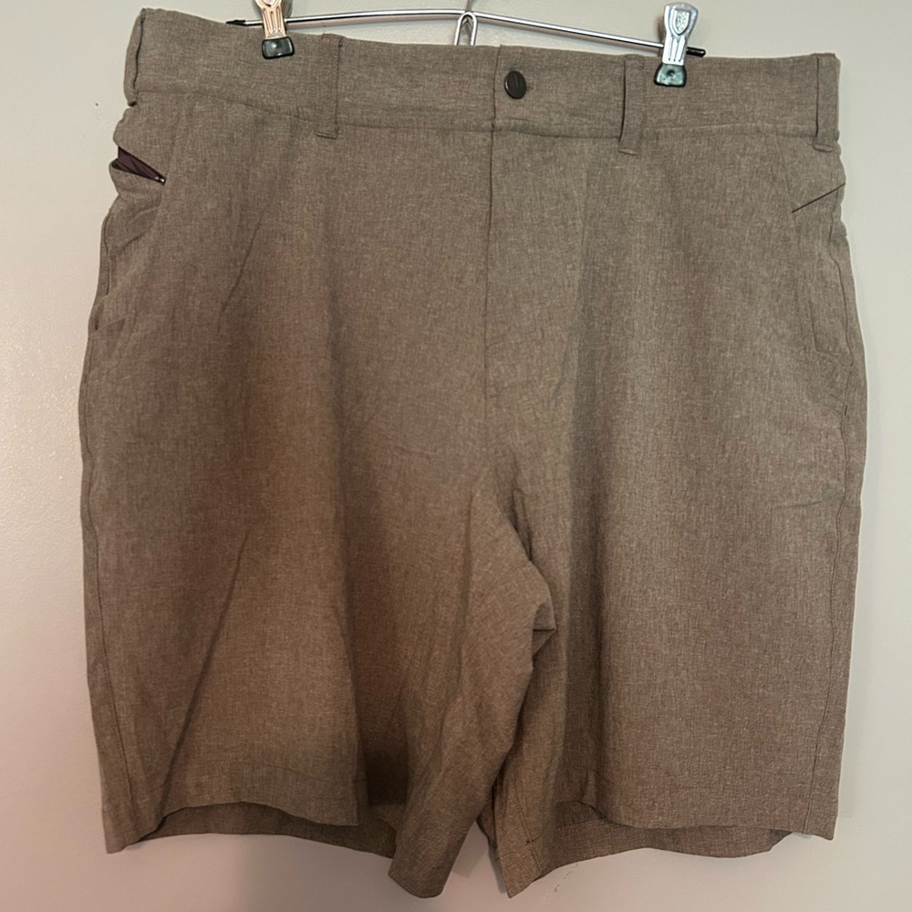 Hylete Men's Tan Flat Front Shorts- 38x9